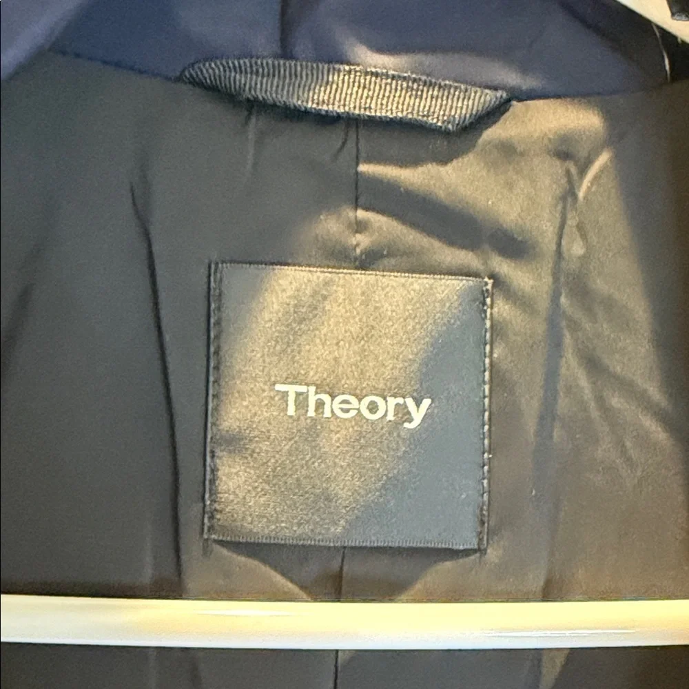 Theory Men's Nylon, a lightweight, crisp, water-resistant jacket navy - Size M